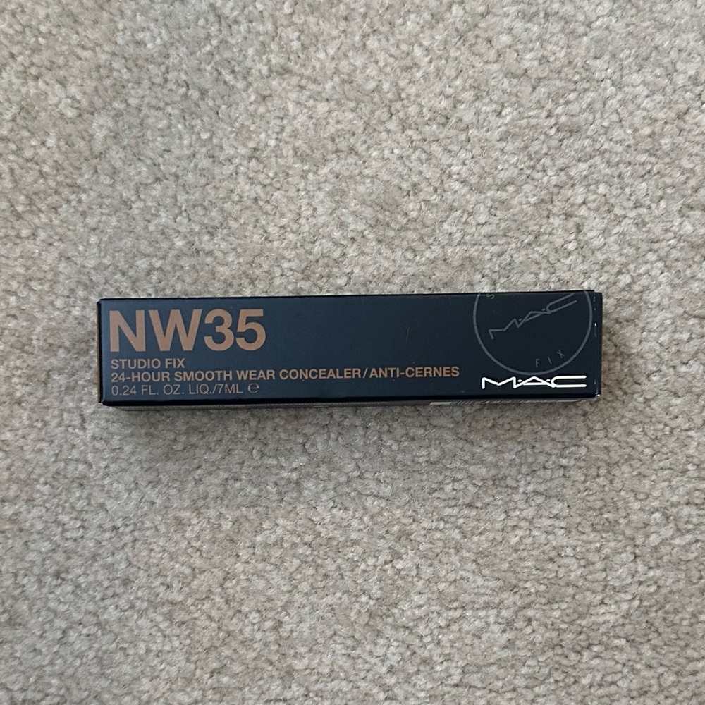 MAC Studio Fix 24-Hour Smooth Wear Concealer